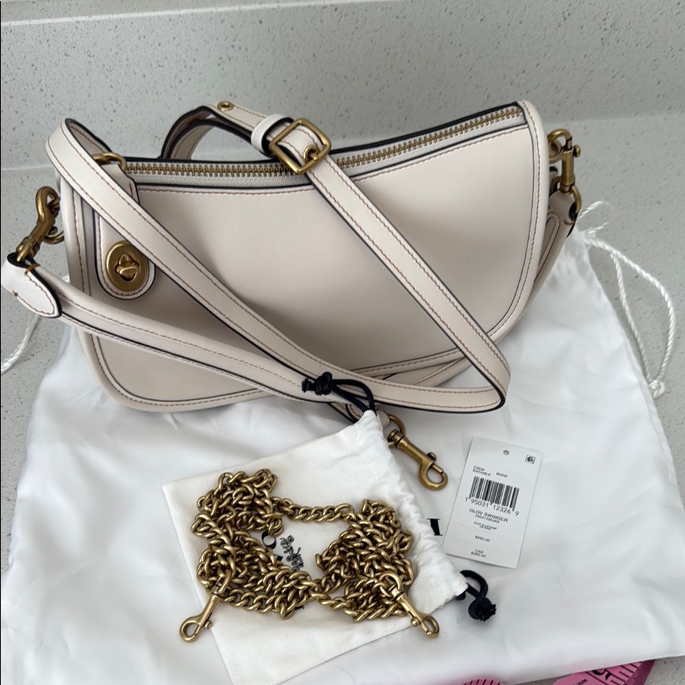 Coach Glovetanned Swinger in Chalk